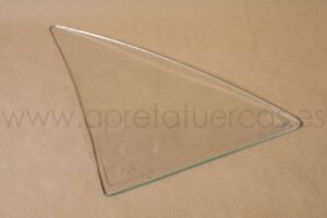 Cristal triangular Mercedes gama W114 y W115